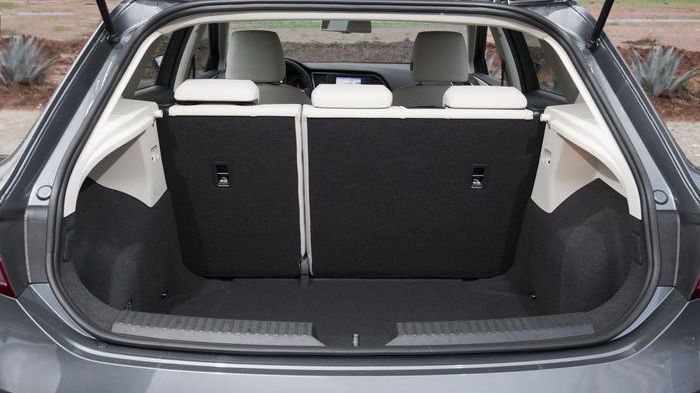 Ο χώρος αποσκευών ανέρχεται στα 380 λίτρα και είναι άνω του μέσου όρου της κατηγορίας.