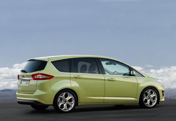 Οι εξωτερικές διαστάσεις του S-MAX αναμένεται να διατηρηθούν αμετάβλητες (κατασκοπευτικές εικόνες).