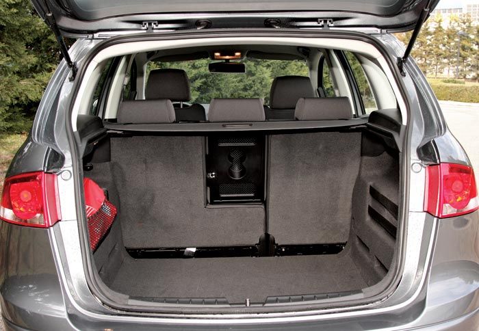 Ο χώρος αποσκευών έχει μεγάλο όγκο (από 523 λτ.) και πλήρως εκμεταλλεύσιμο σχήμα. 