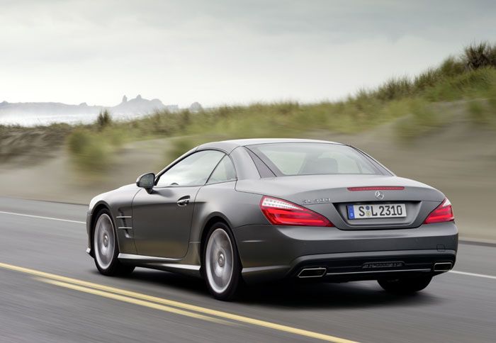 Το απόλυτο σύγχρονο roadster μοιάζει πως είναι η νέα Mercedes SL, συνεχίζοντας μια μακρά παράδοση πολλών δεκαετιών.	