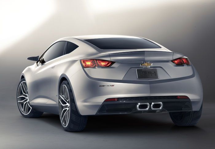 Kεντρικά τοποθετημένες διπλές εξατμίσεις και έντονα κουπε στυλ χαρακτηρίζουν το πίσω άκρο του νέου πρωτότυπο Tru 140S της Chevrolet. 