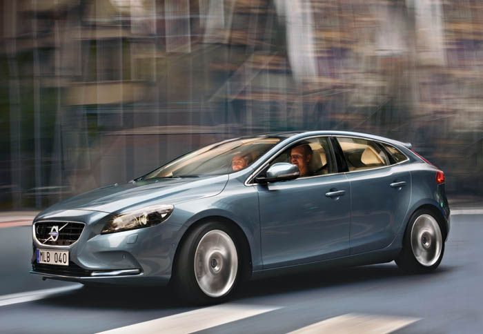 Απευθυνόμενο στις σύγχρονες οικογένειες, το νέο V40 δείχνει ικανό να φέρει μεγαλύτερα μερίδια αγοράς στη Volvo.