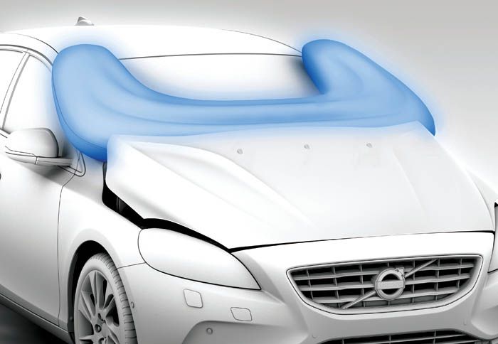 Το Volvo V40 είναι το πρώτο αυτοκίνητο στον κόσμο με αερόσακο πεζών!
