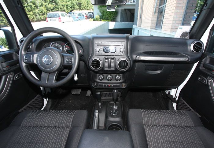 H Jeep έχει προχωρήσει σε μια σειρά από αλλαγές που προσδίδουν μια πιο πολιτισμένη και σύγχρονη ατμόσφαιρα, έναντι της λιτότητας του παρελθόντος. 