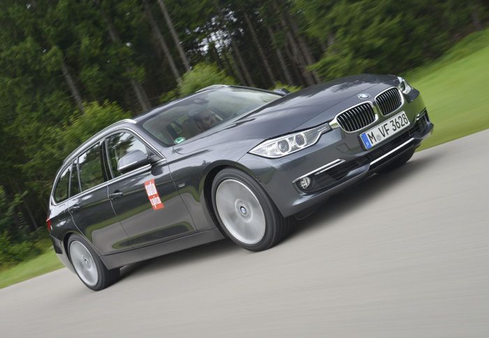 Η νέα Touring διαθέτει τα ίδια ακριβώς μηχανικά και τεχνικά χαρακτηριστικά με τη Σειρά 3 Sedan, εκτός μόνο από τα λίγο πιο σφιχτά πίσω ελατήρια. 