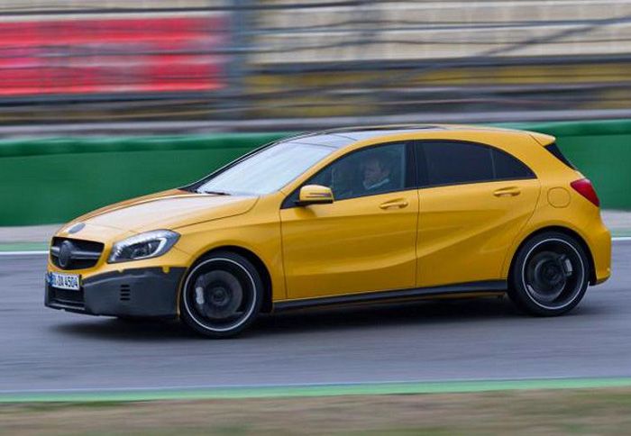 Η μετάδοση γίνεται μέσω του 7τάχυτου κιβωτίου, διπλού συμπλέκτη, AMG SPEEDSHIFT DCT.