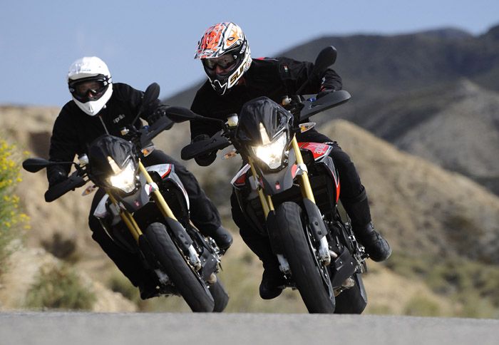 Με αναβαθμισμένα ηλεκτρονικά, μικρότερο μη αναρτώμενο βάρος αλλά και αλλαγές αισθητικής φύσεως έρχεται το Dorsoduro 1200 για το 2012.
