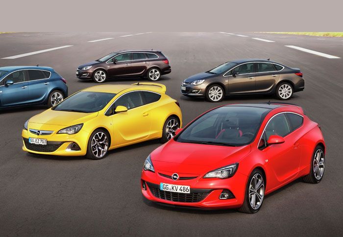 Η προσθήκη της σεντάν έκδοσης μεγάλωσε σημαντικά την αναβαθμισμένη οικογένεια Astra. Μήπως λείπει και μια κάμπριο έκδοση....;!