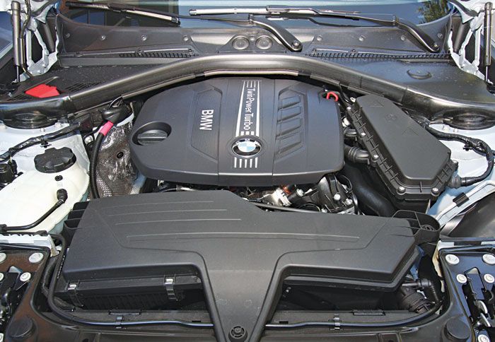 Ο 4κύλινδρος 1.600άρης Twin Power Turbo κινητήρας είναι οικονομικός, πολιτισμένος, αλλά όχι πολύ δυνατός χαμηλά.
