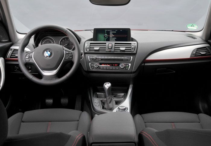 Προσεγμένο, ποιοτικό και με πλούσιο βασικό εξοπλισμό, το εσωτερικό της BMW    Σειράς 1.