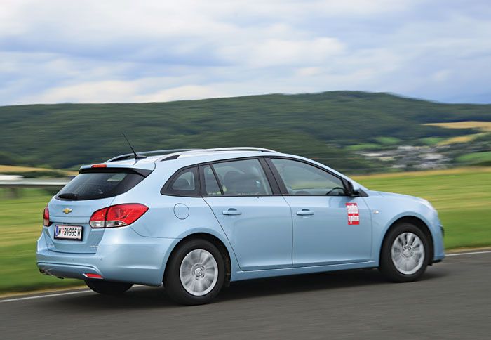 ¶νετο και πολιτισμένο, το νέο Chevrolet Cruze SW είναι προβλέψιμο και ασφαλές ακόμα και κάτω από συνθήκες ιδιαίτερης πίεσης.