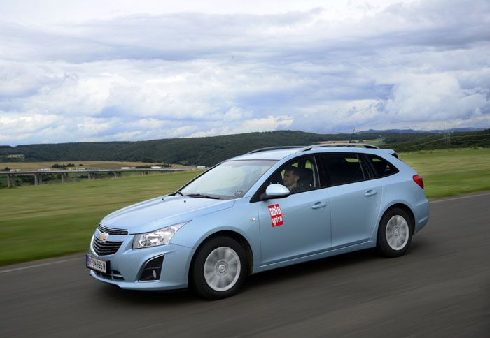 ¶νετο και πολιτισμένο, το νέο Chevrolet Cruze SW είναι προβλέψιμο και ασφαλές ακόμα και κάτω από συνθήκες ιδιαίτερης πίεσης.