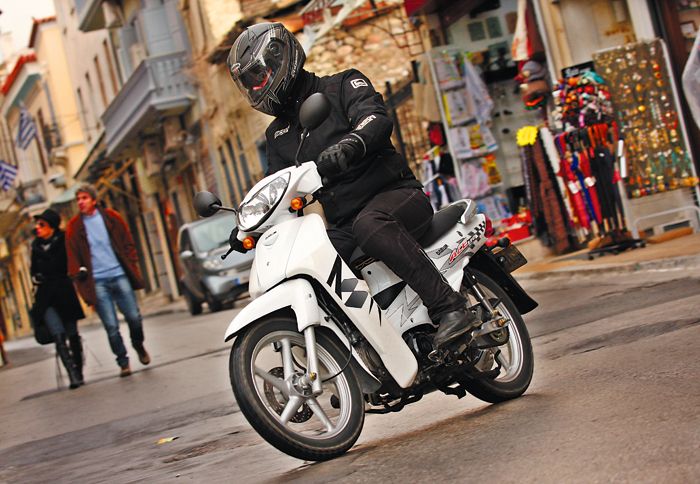 Αεράτο και ξεκούραστο μέσα στην κίνηση το Ace θα φτάσει γρήγορα στον προορισμό του καταναλώνοντας ελάχιστη βενζίνη.