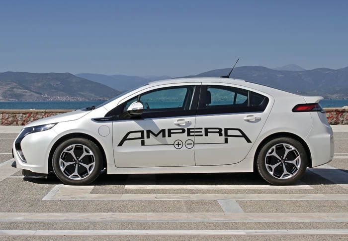 Το Ampera έχει αεροδυναμικό συντελεστή 0,27 και υιοθετεί, σε φουτουριστική εκδοχή, όλα τα trends της νέας γενιάς Opel. 