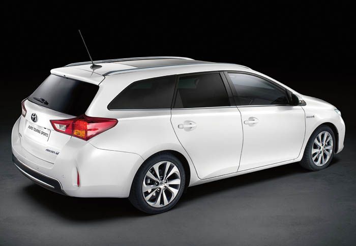 Η έκδοση Touring 
Sports του νέου Auris έχει 285 μεγαλύτερο μήκος, αλλά δυναμική εμφάνιση ανάλογη του χάτσμπακ. 