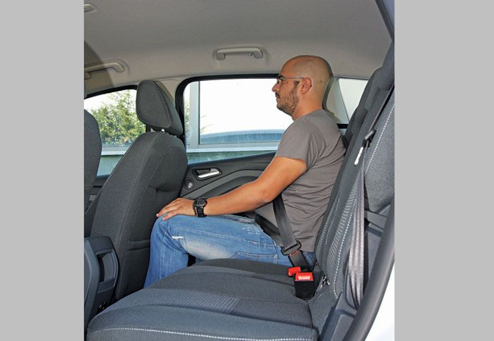 Πλεονέκτημα αποτελούν οι άνετοι χώροι για τους επιβάτες.