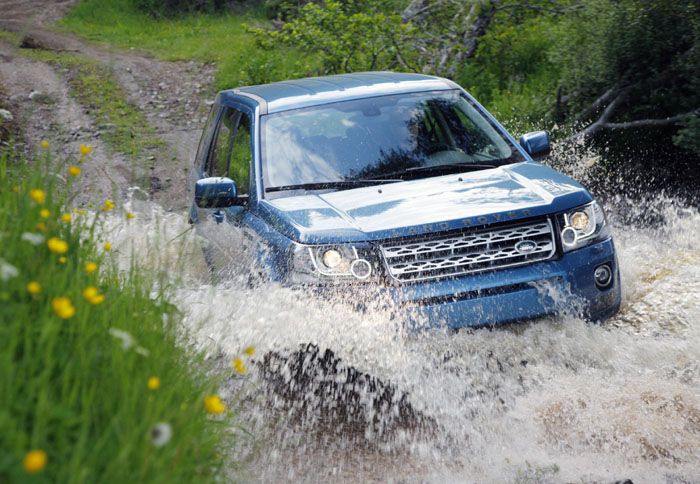 Οι επιδόσεις του ανανεωμένου Freelander 2, σε απαιτητικές off road διαδρομές, παραμένουν σε υψηλά επίπεδα.