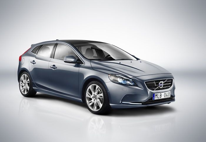 Το μικρότερο «V» μοντέλο της Volvo προκαλεί με τις εντυπωσιακές του γραμμές.