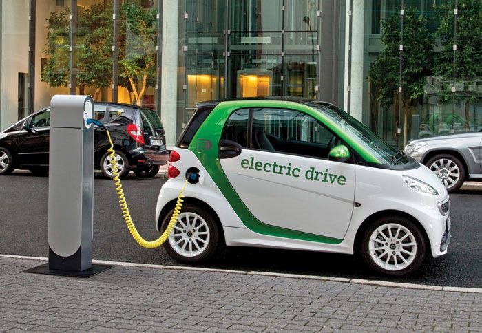 Η νέα γενιά του ηλεκτρικού smart fortwo θα προσφέρει περισσότερη αυτονομία κίνησης και καλύτερες επιδόσεις σε σχέση με το παρελθόν.