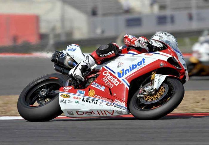 Ο Carlos Checa βρέθηκε τη δεύτερη ημέρα δοκιμών στην πρώτη θέση.