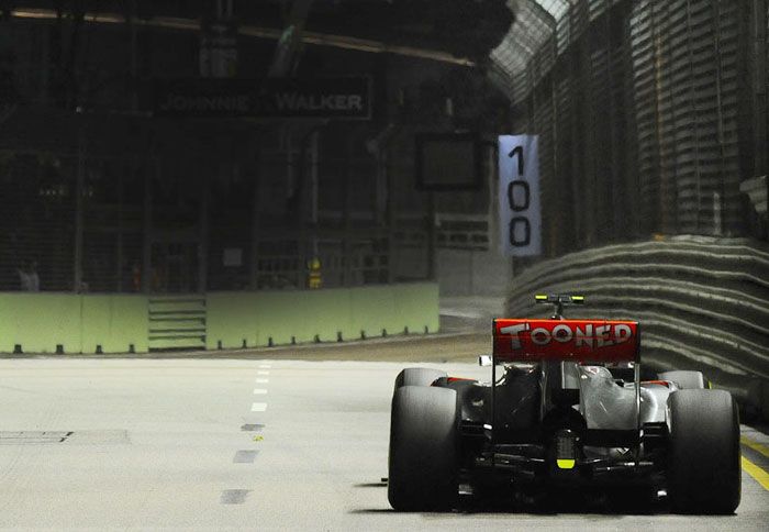 Ποινή 5 θέσεων θα έχει ο Jenson Button σχετικά με την απρογραμμάτιστη αλλαγή του κιβωτίου στο μονοθέσιό του.