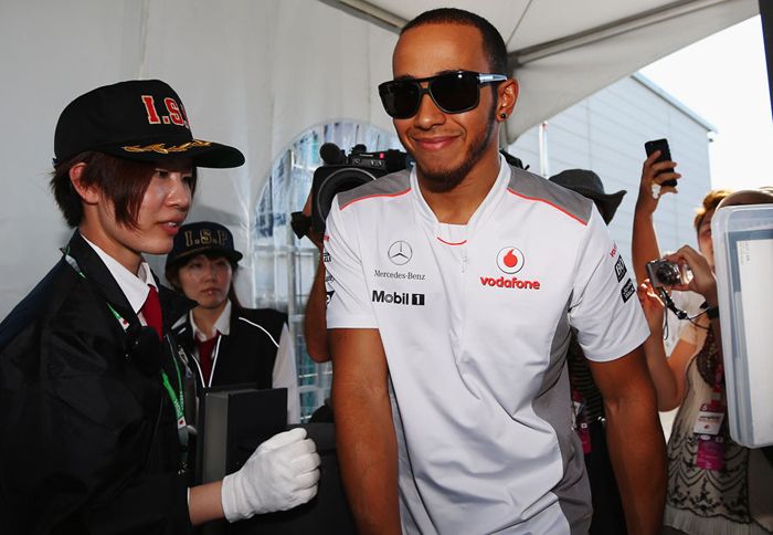 O Lewis Hamilton ταλαντεύτηκε αρκετά ανάμεσα από τις δύο ομάδες (McLaren-Mercedes), αλλά τελικά πήρε με… ηρεμία την απόφασή του.