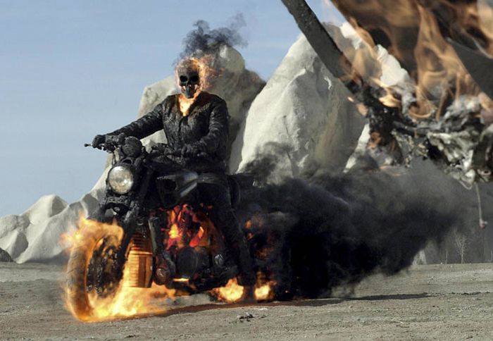 Μαζί με τον Nicholas Cage, στην ταινία Ghost Rider πρωταγωνιστεί και το εικονιζόμενο Yamaha V-Max.