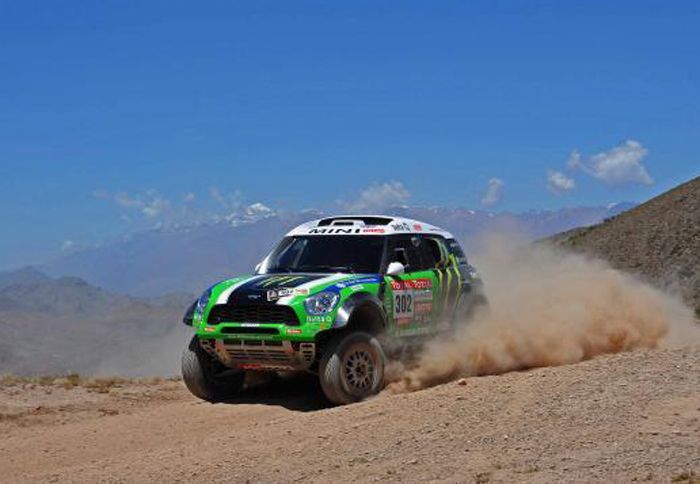 Νικητής ο Stephane Peterhansel του Rally Dakar 2012.