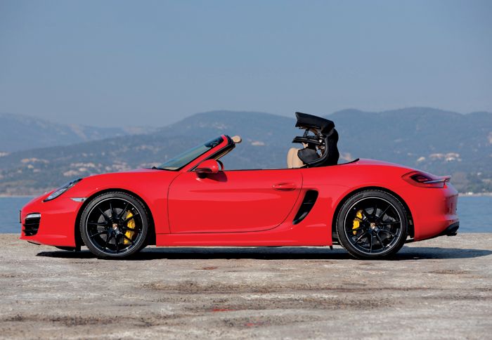 Η οροφή με σκελετό, μεταξύ άλλων, από μαγνήσιο, είναι ελαφριά, συμπαγής, γρήγορη στη λειτουργία της και πολύ ποιοτική στην κατασκευή της. 