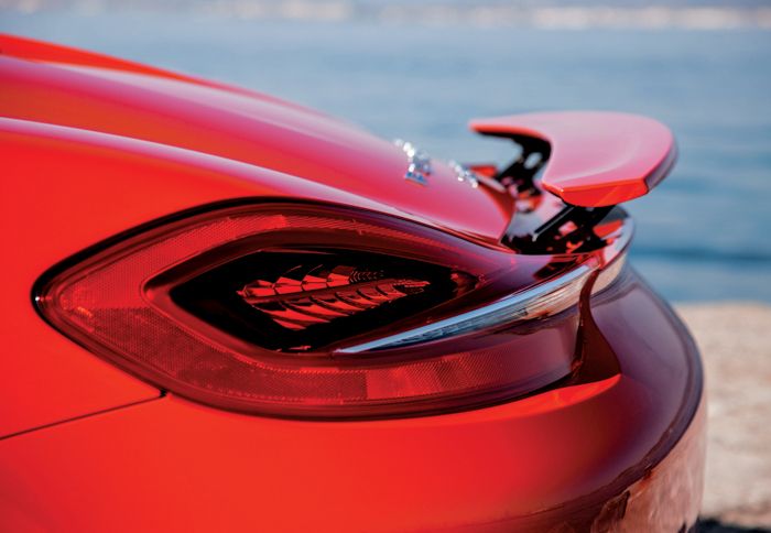 Πίσω φώτα και αεροτομή από την πρωτότυπη 918 και ένα σύνολο με γοητευτικές καμπύλες.