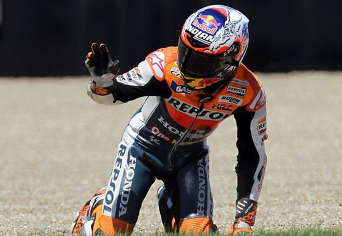 Ο τραυματισμός του Casey Stoner του κόστισε το πρωτάθλημα,αφού θα χάσει τον αγώνα στη Τσεχία για να χειρουργηθεί στο πόδι.
