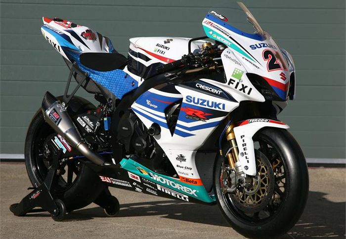 Στη Βρετανία πραγματοποιήθηκε η παρουσίαση της νέας GSX-R από τους John Hopkins και Leon Camier.