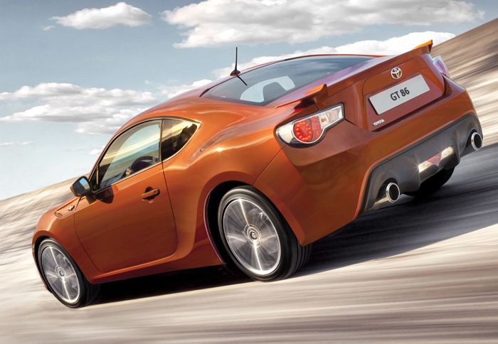 Σύμφωνα με την Toyota, είναι το πιο compact, 4θέσιο, σπορ μοντέλο του πλανήτη!