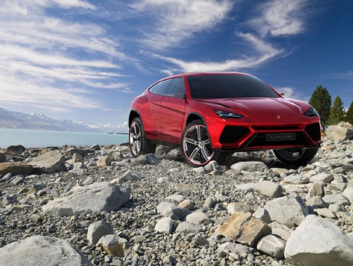Σύμφωνα με τη Lamborghini, οι πωλήσεις υπολογίζονται περίπου 3.000 μονάδες ετησίως.
