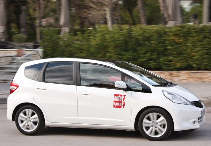 To ανανεωμένο Honda Jazz με το αυτόματο κιβώτιο CVT κάνει τη διαδρομή πολύ πιο... χαλαρή!