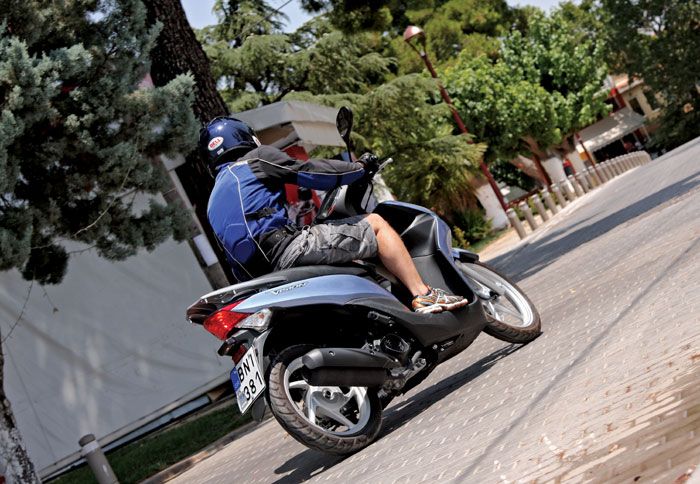 Όμορφο design, και στο πίσω μέρος, με μοντέρνα κοψιά, και κομψό φωτιστικό σώμα.