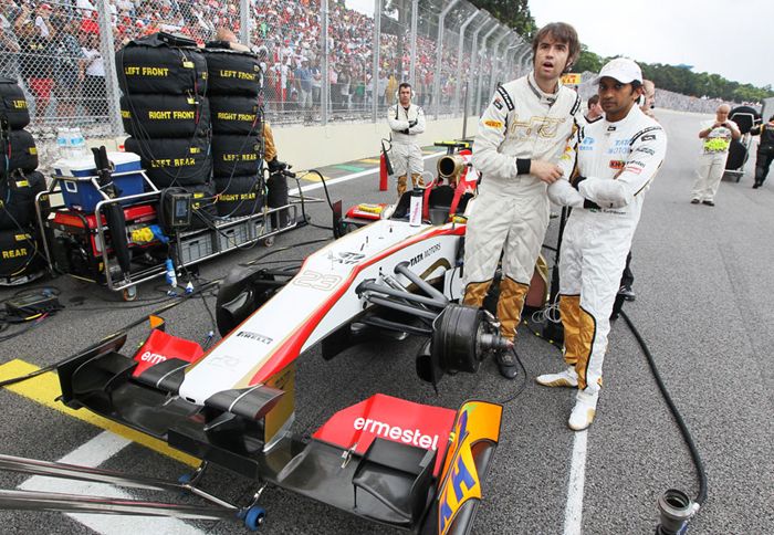 Ο Narain Karthikeyan στην προετοιμασία του για τον τελευταίο αγώνα της ομάδας και της σεζόν.