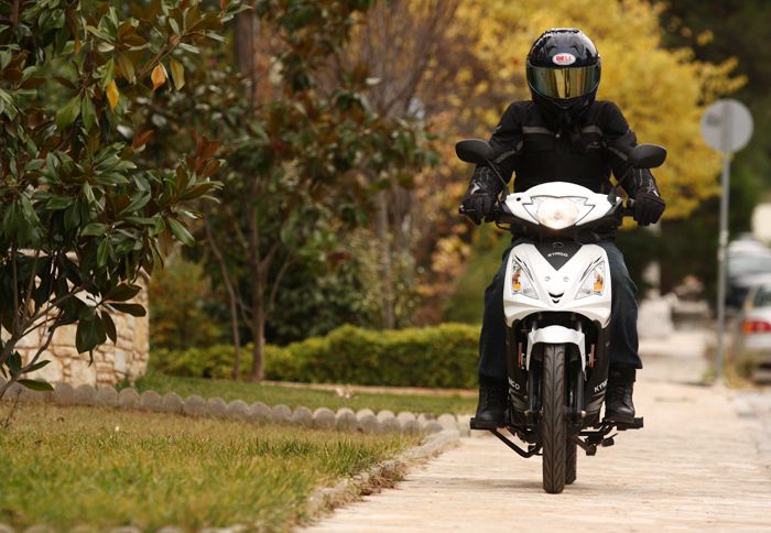 Σωστό στήσιμο, μονό πίσω αμορτισέρ, και προβλέψιμο κράτημα.
