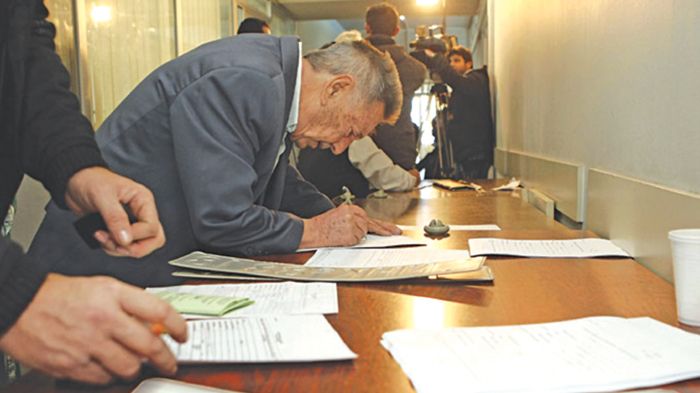 Μαζικές αναμένεται να είναι και φέτος οι καταθέσεις πινακίδων από ιδιοκτήτες που αδυνατούν να καλύψουν τα υπέρογκα τέλη κυκλοφορίας. 