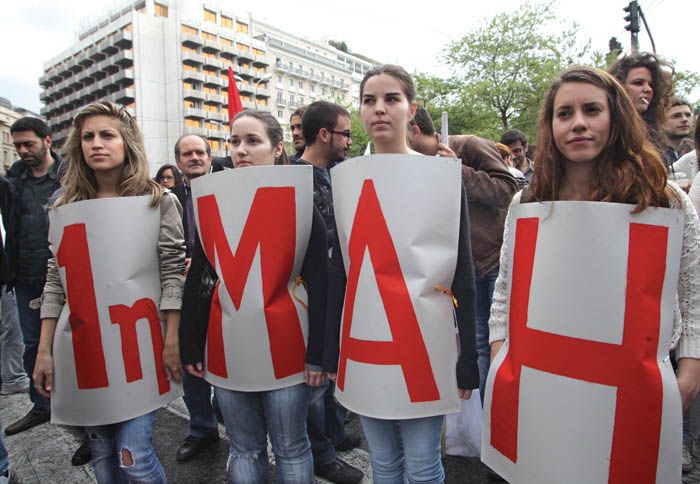 Μάιος: Έρχονται τα πάνω κάτω και πρωτοστάτες των εορτασμών της εργατικής Πρωτομαγιάς είναι οι βιομήχανοι και οι επιχειρηματίες.
