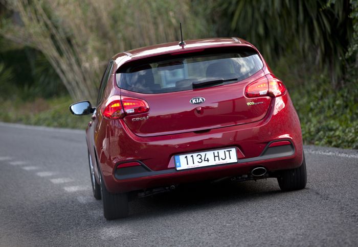 Το νέο Kia cee΄d υπόσχεται άνετες και πρακτικές μετακινήσεις, με ιδιαίτερα μειωμένη κατανάλωση. 