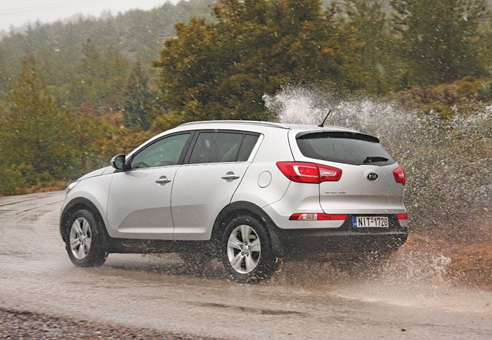Σε κάθε διαδρομή, το 4κίνητο Sportage παρουσιάζει πολύ καλή οδική συμπεριφορά που συνδυάζεται με αυξημένη άνεση.
