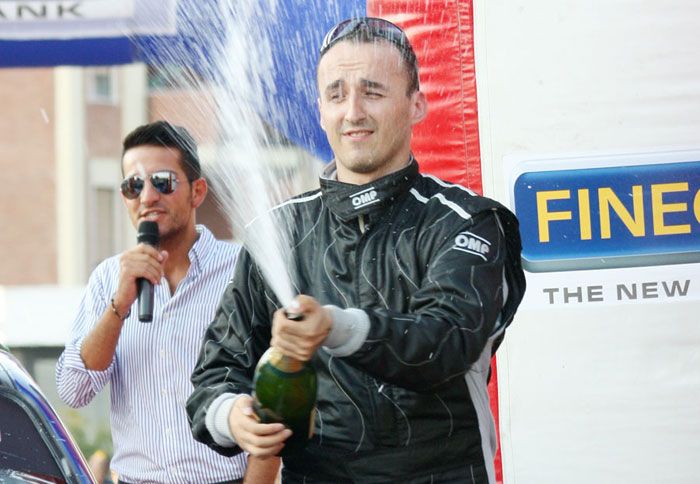 Ο Robert Kubica ανακοίωσε ότι το τραυματισμένο του χέρι του «απαγορεύει» να οδηγήσει μονοθέσιο.