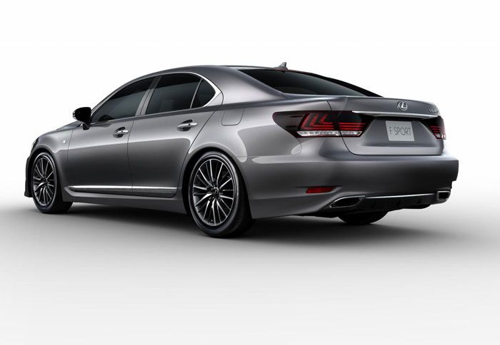 Οπτικά η νέα Lexus LS δείχνει πιο μοντέρνα και δυναμική, από την απερχόμενη γενιά.