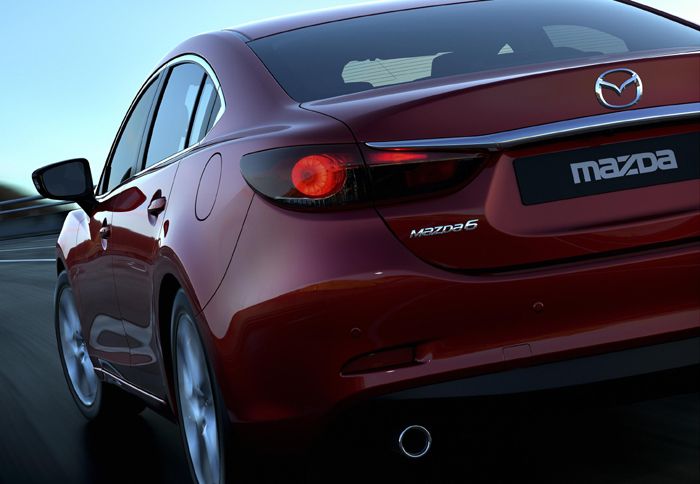 Πέραν από το τεχνολογικό υπόβαθρο, το Mazda 6 δανείζεται από το Takeri και τη νέα σχεδιαστική φιλοσοφία της ιαπωνικής φίρμας. 