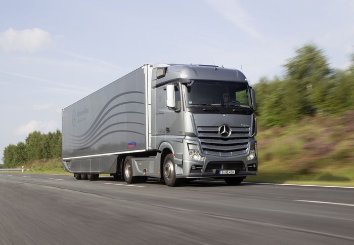Χάρη στη νέα πρόταση της Mercedes-Benz, ο αεροδυναμικός συντελεστής των φορτηγών μπορεί να μειωθεί έως και κατά 18%.