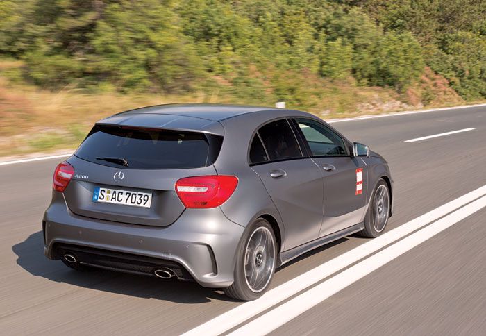 Σχεδιαστικά, το νέο γερμανικό μικρομεσαίο δείχνει πολύ μοντέρνο και ιδιαίτερα δυναμικό, αποκτώντας πλέον ένα κουπέ προφίλ με έντονα σπορ προσανατολισμ