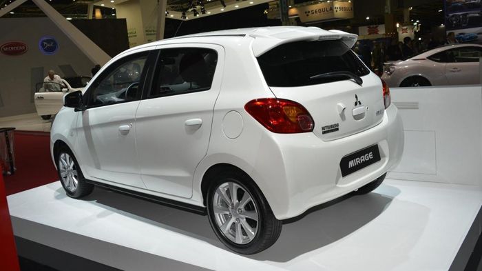 Εφοδιάζεται με τρικύλινδρο κινητήρα 1.000 κ.εκ., με τη μέση κατανάλωση να κυμαίνεται στα 4.0 λτ./100χλμ και τις εκπομπές CO2 να περιορίζονται στα 92 γ