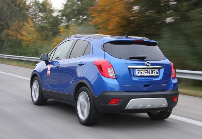 Οδηγικά η αίσθηση που προσφέρει το Mokka θυμίζει περισσότερο SUV παρά αυτοκίνητο πόλης.