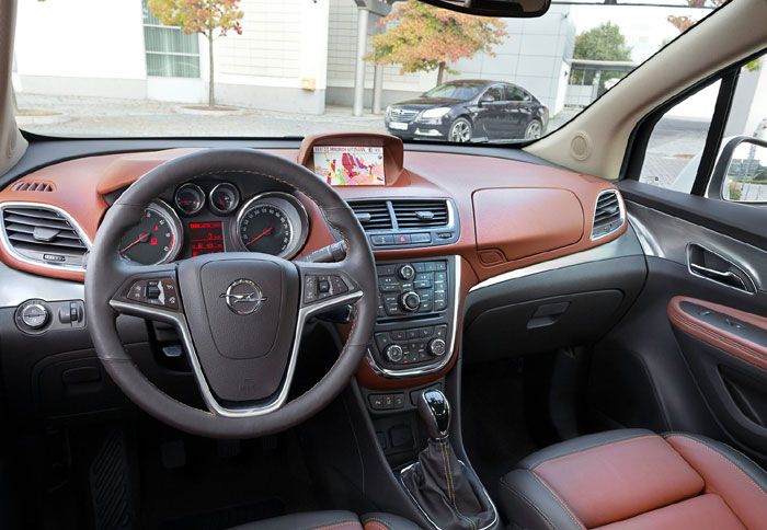 Η καμπίνα του Mokka δεν δείχνει και τόσο εμπνευσμένη σχεδιαστικά.